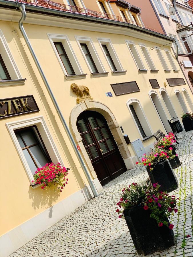 Dwupietrowy Apartament W Centrum Miasta Z Darmowym Miejscem Parkingowym Pod Zlotym Lwem VIII Klodzko Luaran gambar